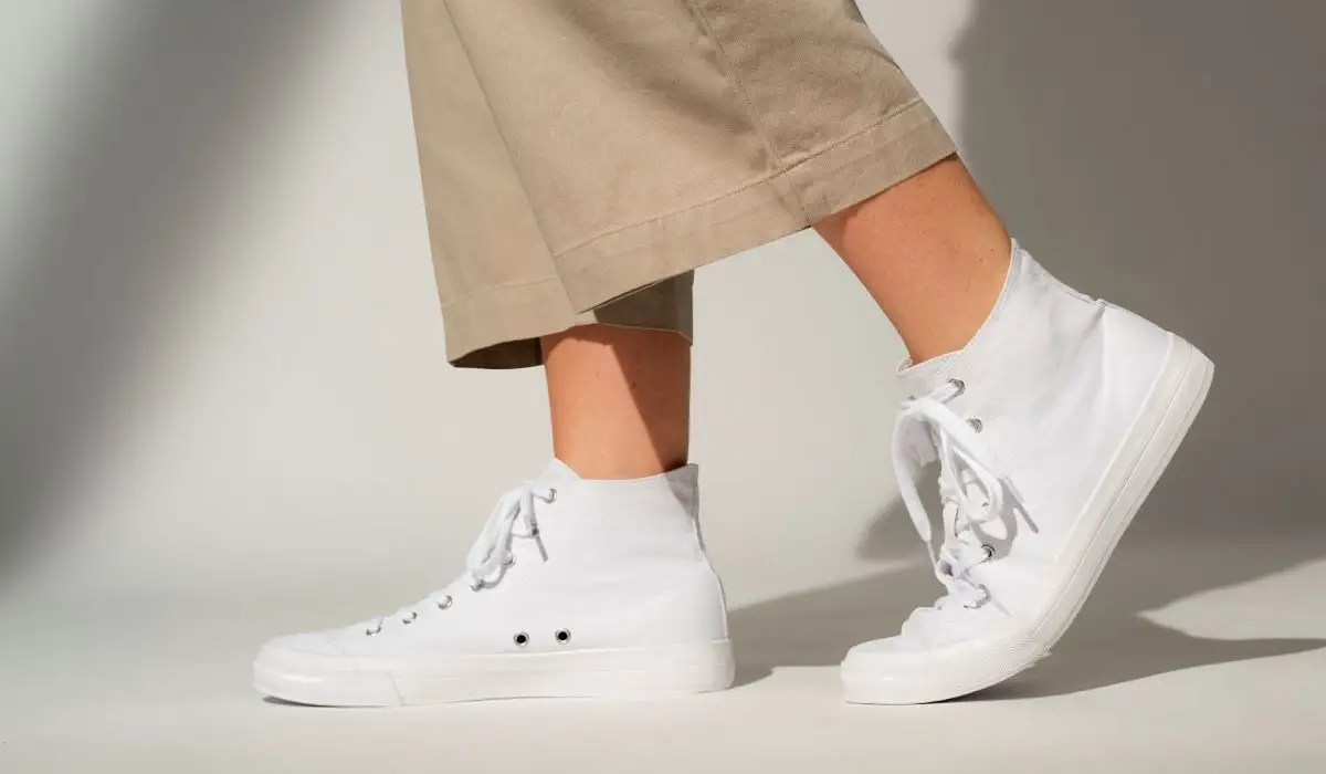 What Color Socks to Wear with White Shoes: 5 Simple Tips for an Effortless Outfit