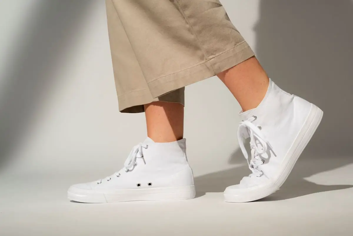 What Socks to Wear with White Sneakers